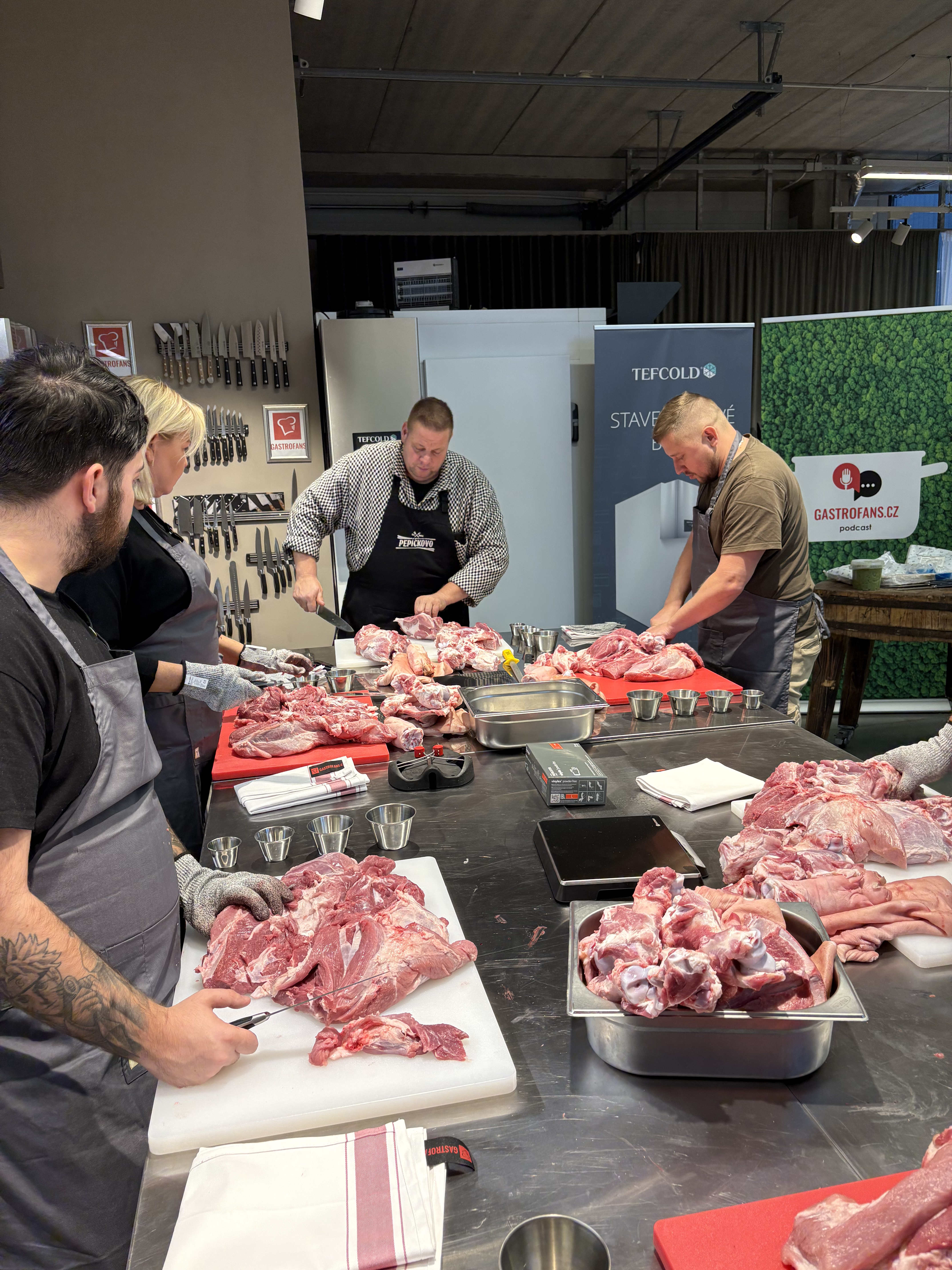 Vykošťování vepřové plece